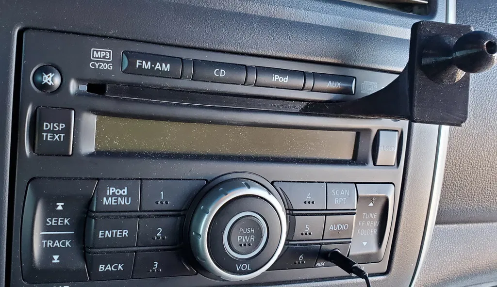 Kẹp điện thoại ô tô gắn khe CD. Lệch tâm. - Image 6