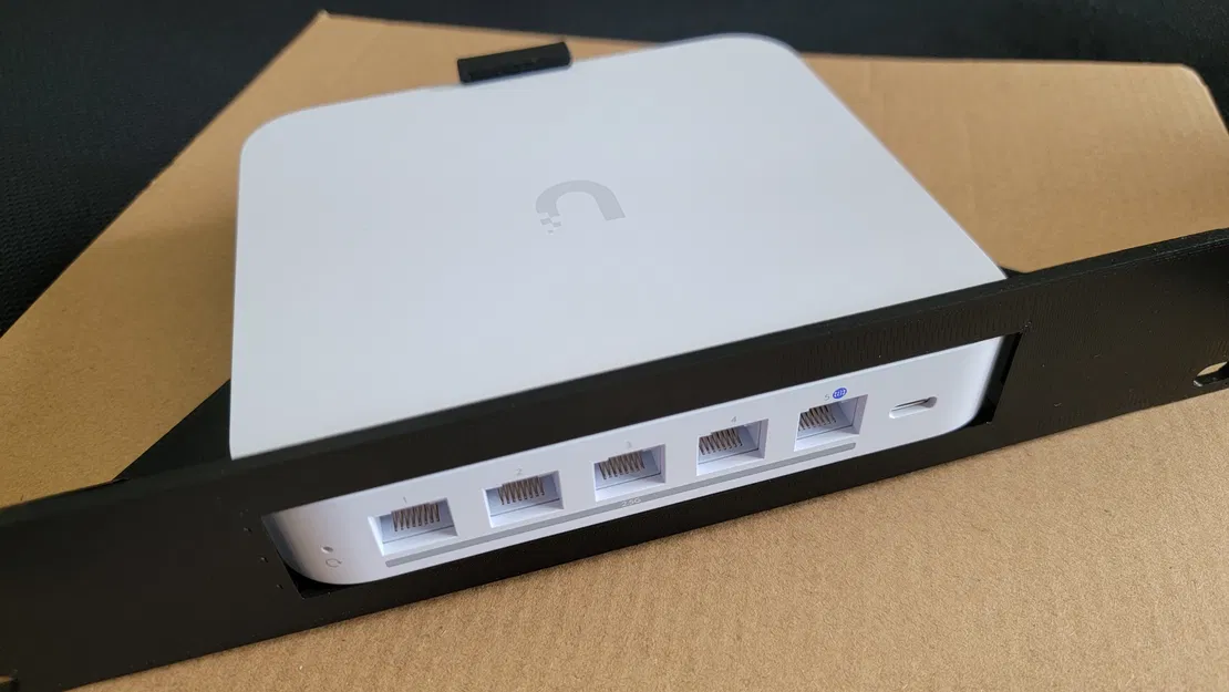 Đế Gắn Router Unifi Gateway Max Tủ Rack 10in - Image 1