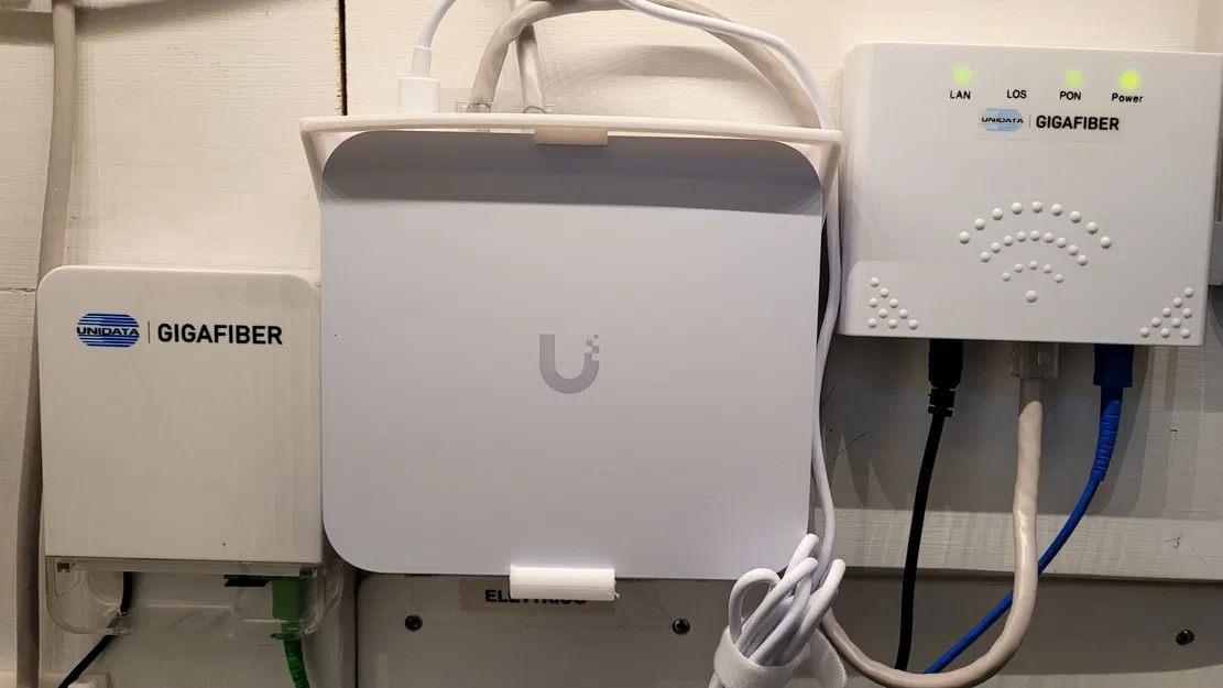 Giá treo tường cho Unifi Gateway Max và Ultra - Image 1