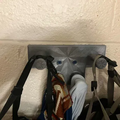 Móc treo áo khoác, mũ bảo hiểm dạng vặn