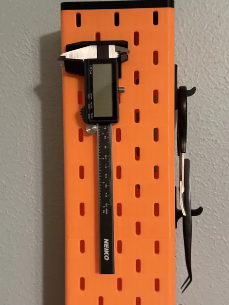 Kẹp Giữ Thước Cặp Skadis Rộng Hơn (Màn Hình Lớn Neiko) - Image 1