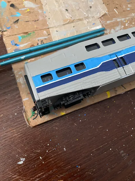 Chi tiết Đầu máy Bombardier BiLevel Tỷ lệ HO - Image 5