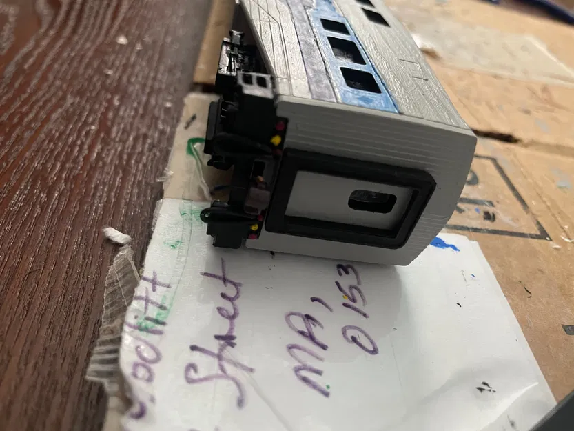 Chi tiết Đầu máy Bombardier BiLevel Tỷ lệ HO - Image 7