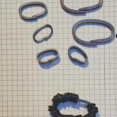 Khoá Carabiner Dẹp Có Vòng