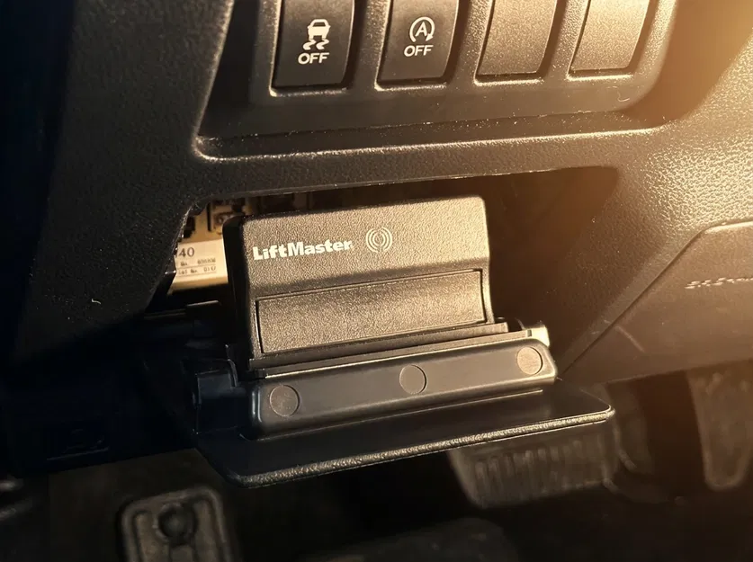 Giá Đỡ Remote Mở Cửa Garage Cho Subaru Crosstrek 2020 - Image 1