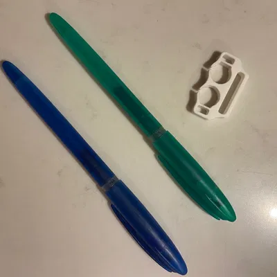 Kệ Đựng Bút Lanyard