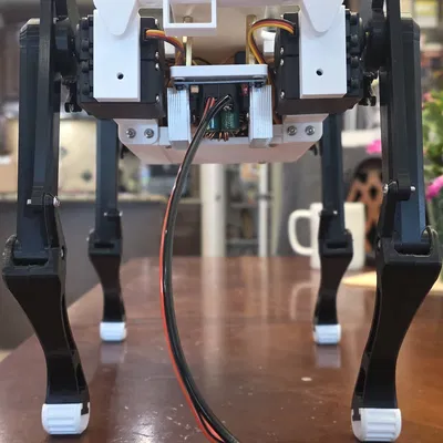 Quadruped 1 - bo mạch điện tử lớn hơn