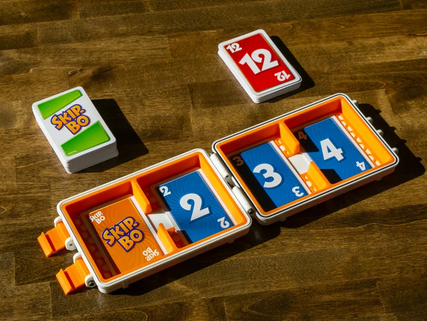 Hộp Đựng và Không Gian Chơi Skip-Bo 2 trong 1 (Hộp Cứng) - Image 1