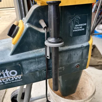 Giá Đỡ Cây Đẩy Máy Hủy/Băm