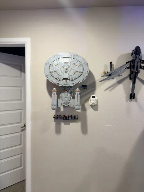 Giá Treo Tường Lego Star Trek Enterprise - Image 1