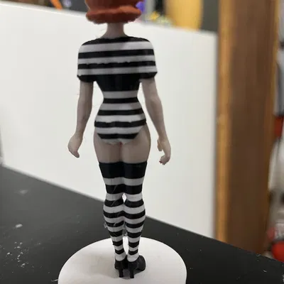 Tóc Đỏ Diện Bustier & Vớ Sọc (NSFW)