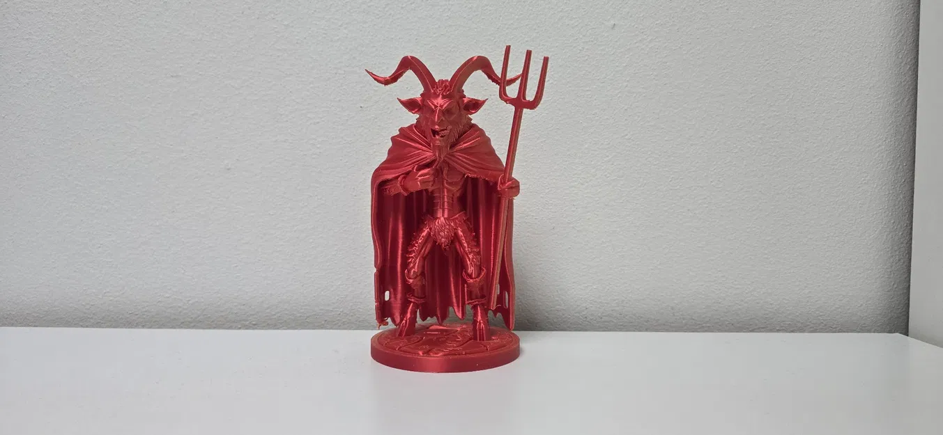 Tượng Krampus Cầm Gậy - Image 1