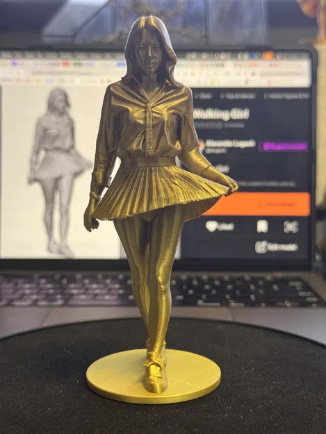 Cô Gái Đang Đi - Image 1