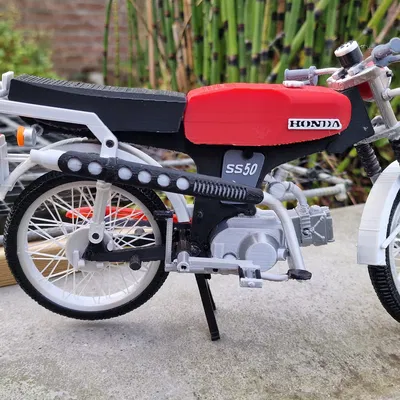 Honda SS50 1974 Tỉ Lệ 1:8 - Thiết Kế Bởi Ed van der Heijden