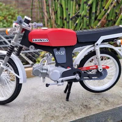 Honda SS50 1974 Tỉ Lệ 1:8 - Thiết Kế Bởi Ed van der Heijden