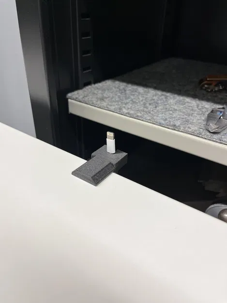 Kẹp Giữ Dây Cáp Bàn – Thoát Cảnh Rơi Rớt Dây (Vừa Vặn Cạnh Bàn 25 mm) - Image 1