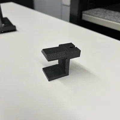 Kẹp Giữ Dây Cáp Bàn – Thoát Cảnh Rơi Rớt Dây (Vừa Vặn Cạnh Bàn 25 mm)