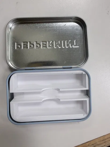 Hộp Đựng Xúc Xắc và Bút Chì Bằng Hộp Kẹo Bạc Hà - Image 2