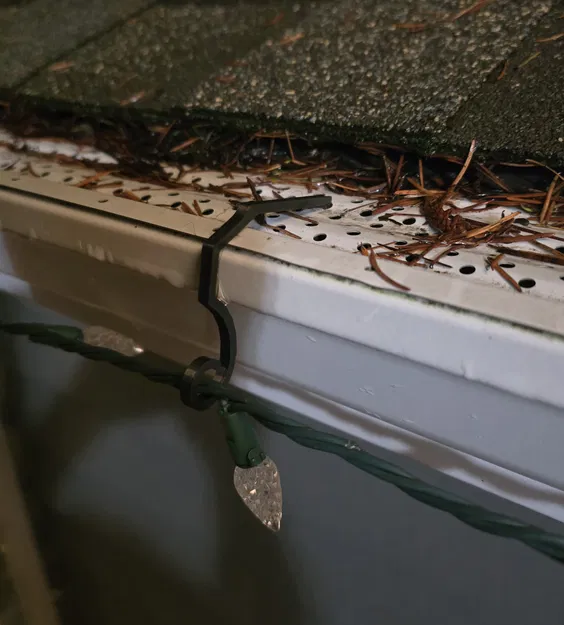 Kẹp Đèn Giáng Sinh Máng Xối Cho Lưới Chắn Rác Bulldog - Image 1