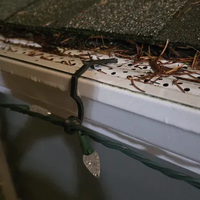 Kẹp Đèn Giáng Sinh Máng Xối Cho Lưới Chắn Rác Bulldog