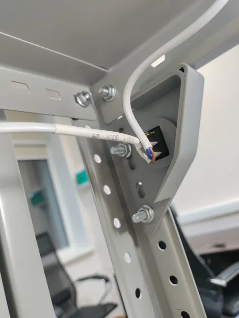 Giá đỡ công tắc gạt gắn tủ rack - Image 2