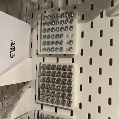 Giá đỡ bộ dụng cụ đóng dấu chữ cho IKEA Skadis (SUMS)