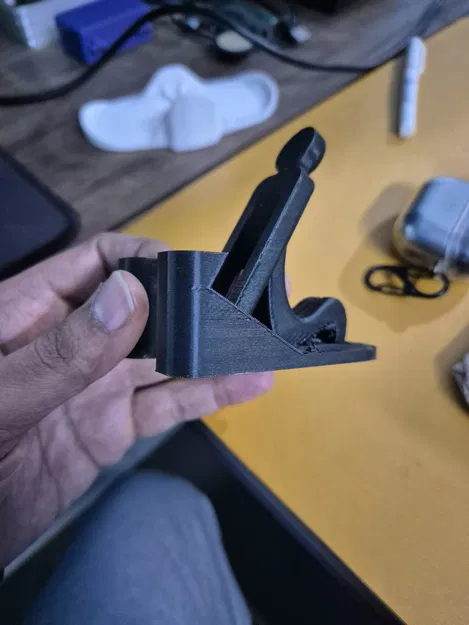 Chỗ Dựng Điện Thoại Hình Người Ngồi - Image 1