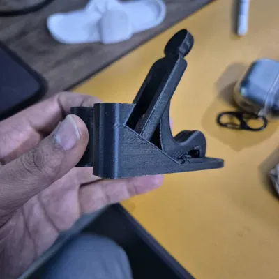 Chỗ Dựng Điện Thoại Hình Người Ngồi