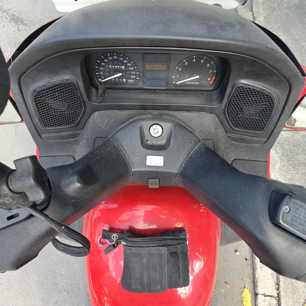 Honda PC800 - Lưới tản nhiệt loa - Image 1