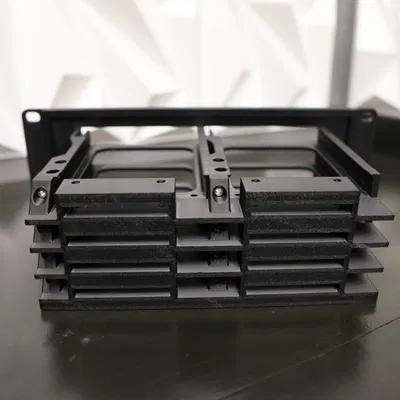 Khay 10 inch gắn nóng cho 8 ổ SSD, kích thước tủ rack 5U x 2U