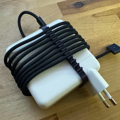 Quản lý dây cáp sạc Macbook 96W