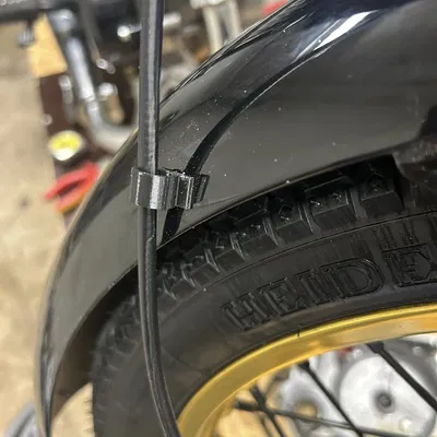 Pát Giữ Dây Dầu Thắng Trước Simson S51