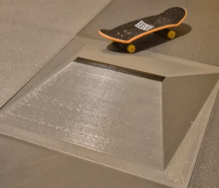 Tetrahedron_Ramp (Sân Trượt Mini - FingerBoard bởi Cartesius 3D) - Image 1