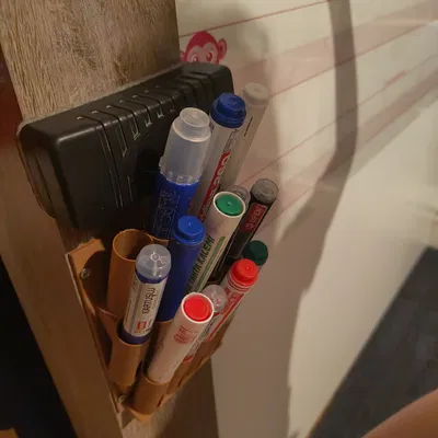 Giá Đỡ Bút Lông Bảng