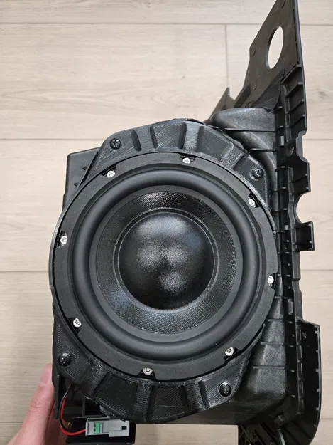 Adapter Gắn Loa 6.5" Vào Khung 6x9" Cho Giường In 200 mm^2 - Image 1