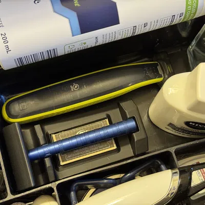 Giá đỡ dao cạo Henson có nắp che lưỡi