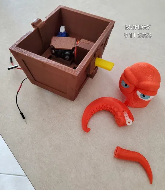 Hộp Vô Dụng kiểu "Hank" - Bản Remixed - Image 2