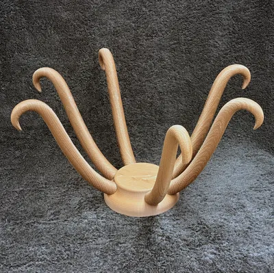 Mô hình Giá treo mũ (Porte-chapeau) của Marcel Duchamp