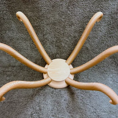 Mô hình Giá treo mũ (Porte-chapeau) của Marcel Duchamp