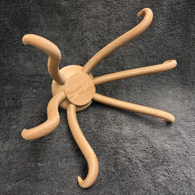 Mô hình Giá treo mũ (Porte-chapeau) của Marcel Duchamp