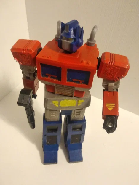 Mô hình Optimus Prime có thể cử động - Image 1
