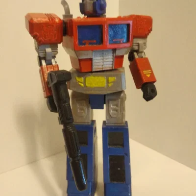Mô hình Optimus Prime có thể cử động