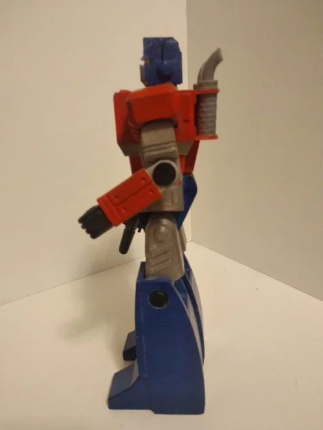 Mô hình Optimus Prime có thể cử động - Image 4