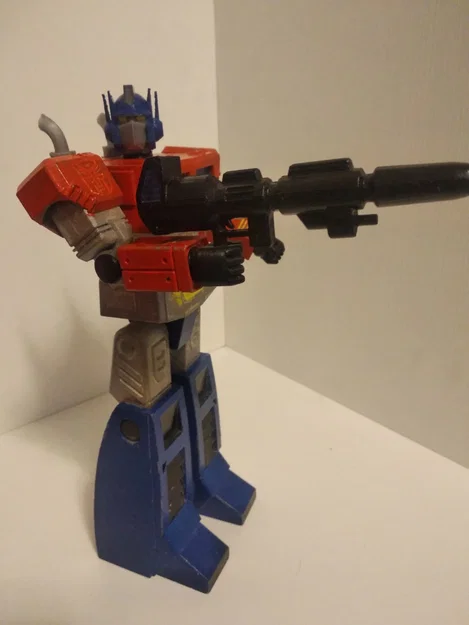 Mô hình Optimus Prime có thể cử động - Image 6