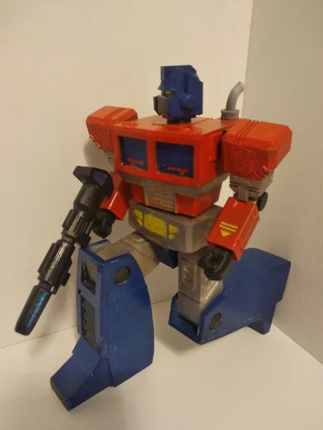 Mô hình Optimus Prime có thể cử động - Image 8