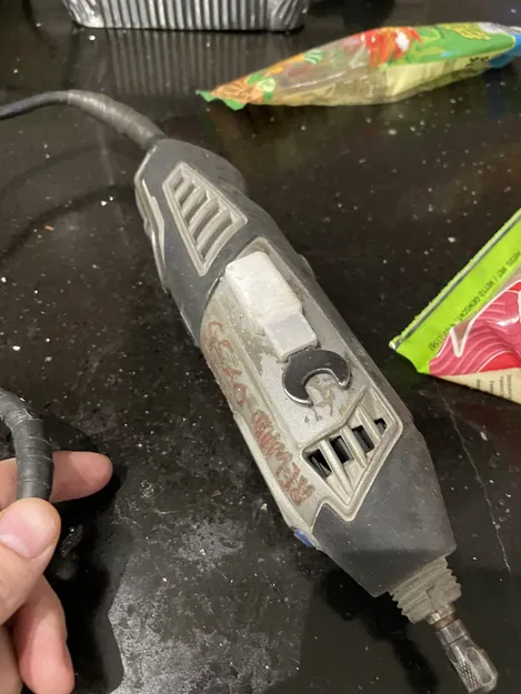 Kẹp giữ cờ lê Dremel gắn liền máy - Phải có! - Image 1