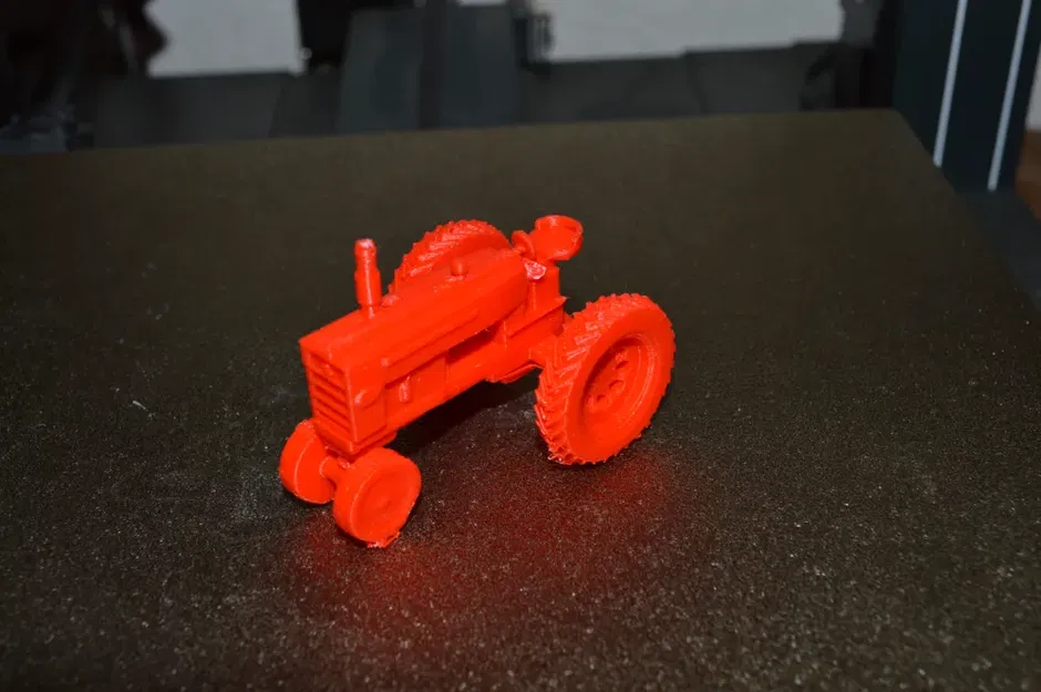 Mô hình máy kéo Farmall 560 tỉ lệ 1/64 - Image 1