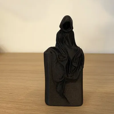 Bóng Ma Trên Hộp