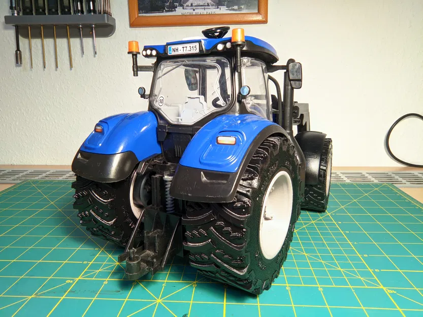 Mâm & Lốp Xe Thực Tế Cho Máy Kéo Bruder - Image 2