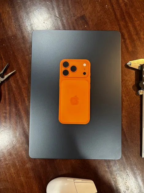 Mô Hình iPhone 17 Pro Max - Kính Lưng Khổng Lồ - Image 2